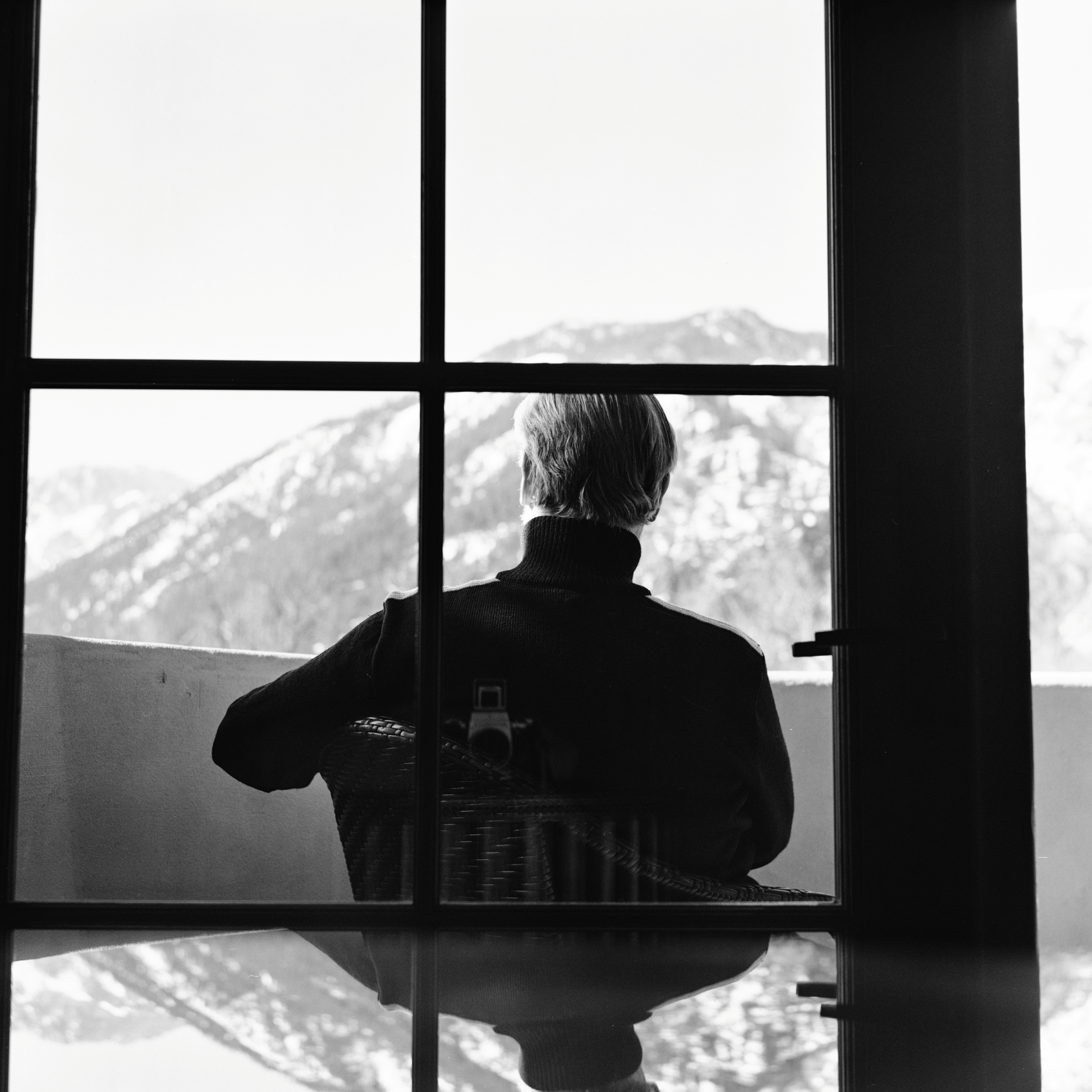 The window as frame. The photographer as subject. FRAMES movement — Pentacon Six TL, Carl Zeiss Biometar f2.8/80mm with CPL filter